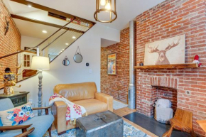 Idyllic Pittsburgh Row House, 3 Mi to Downtown!
